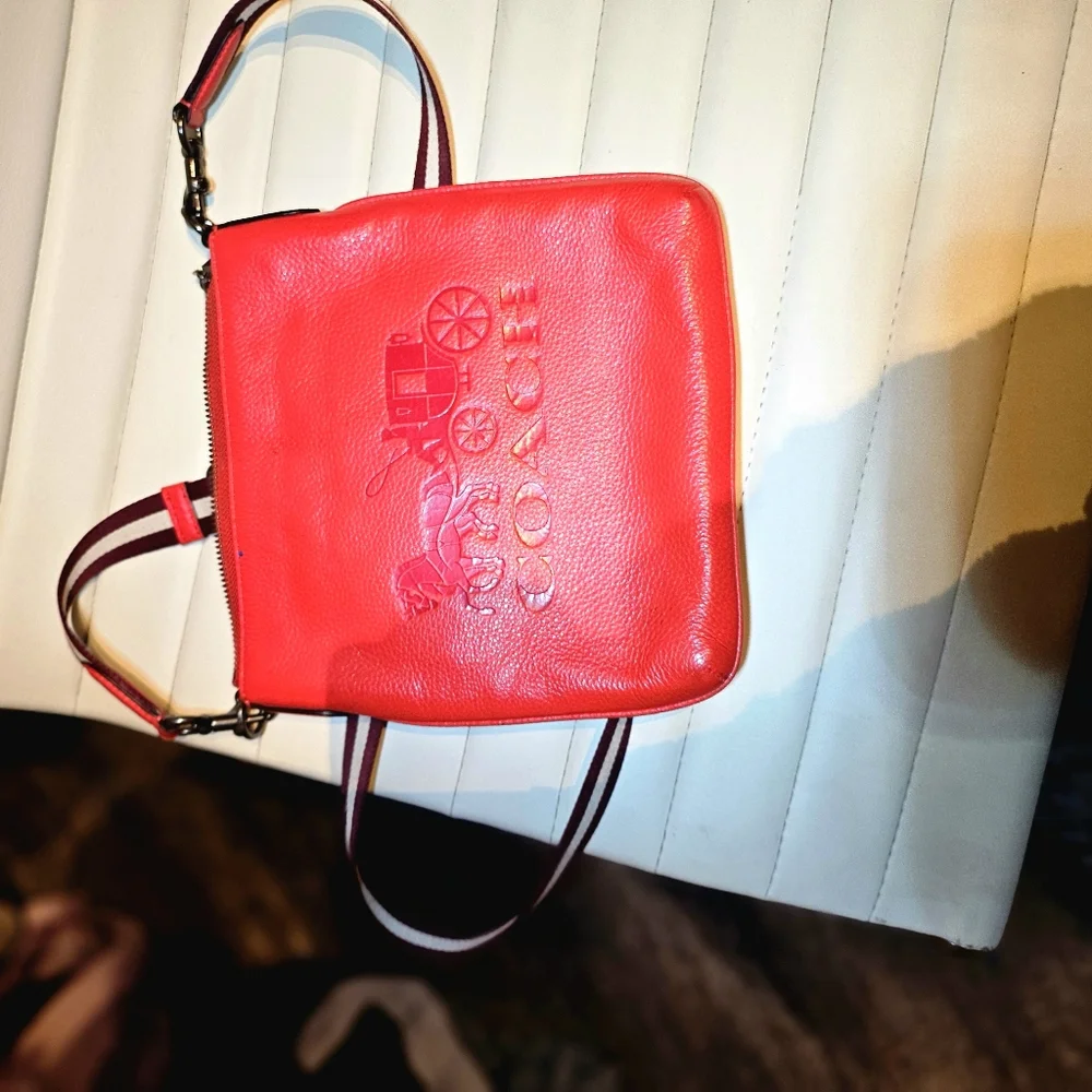 Like New Coach JES Slim Slingpack Purse MIAMI RED Crossbody Horse & Carriage - Picture 3 of 6